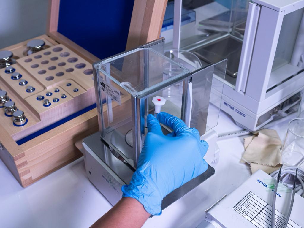 Medición de precisión con calibrador digital